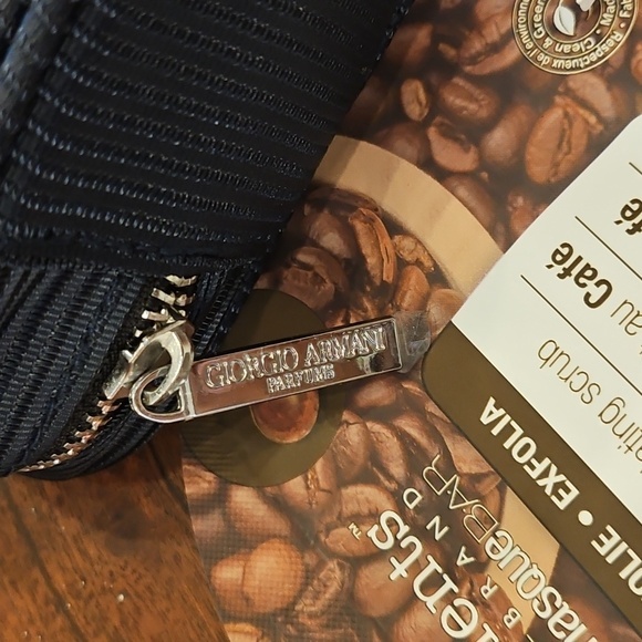 [NWT] Giorgio Armani Toiletry Makeup Bag with Skincare Essentials Bundle - Picture 2 of 9